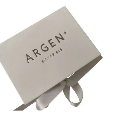 สร้อยคอที่กําหนดเอง เครื่องประดับกล่องกระดาษกล่องของขวัญหรู Packaging With Ribbon Premium Magnetic Gift Box