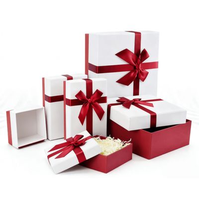 กล่องของขวัญแข็งแบบกำหนดเองจากโรงงานหรูหราพร้อมฝาปิด กระดาษเคลือบผิวเคลือบด้าน ลายนูน ปั๊มขึ้นรูป สำหรับบรรจุภัณฑ์ของขวัญ