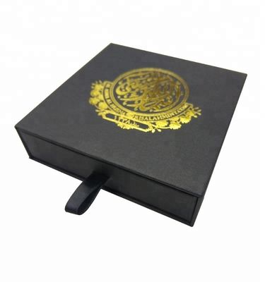 หรูหรา Hot Stamping กล่องสีดํา การบรรจุของขวัญด้วยการพิมพ์ CMYK
