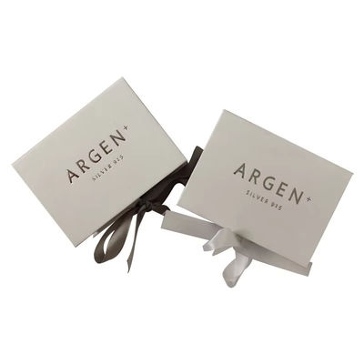 สร้อยคอที่กําหนดเอง เครื่องประดับกล่องกระดาษกล่องของขวัญหรู Packaging With Ribbon Premium Magnetic Gift Box