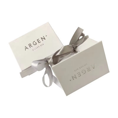 สร้อยคอที่กําหนดเอง เครื่องประดับกล่องกระดาษกล่องของขวัญหรู Packaging With Ribbon Premium Magnetic Gift Box