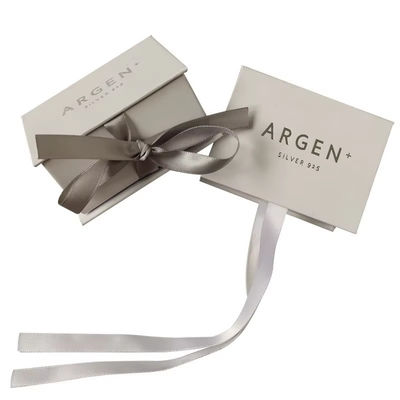 สร้อยคอที่กําหนดเอง เครื่องประดับกล่องกระดาษกล่องของขวัญหรู Packaging With Ribbon Premium Magnetic Gift Box
