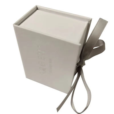 สร้อยคอที่กําหนดเอง เครื่องประดับกล่องกระดาษกล่องของขวัญหรู Packaging With Ribbon Premium Magnetic Gift Box