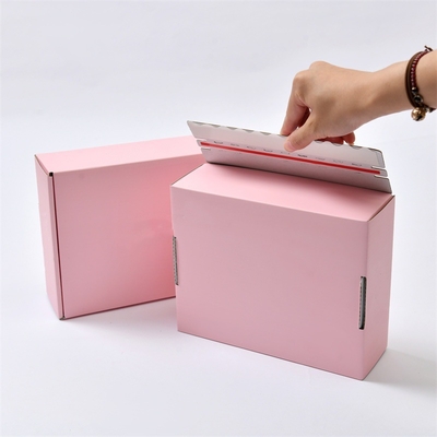 กล่องกระดาษลูกฟูกพิมพ์ CMYK / PANTONE สำหรับส่งผลิตภัณฑ์ดูแลผิว กล่องของขวัญดีไซน์หรู