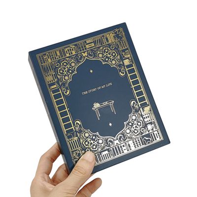 บรรจุภัณฑ์กล่องของขวัญรูปทรงหนังสือพิมพ์ลายหรูหราสำหรับเทียนแบรนด์ โซลูชันของขวัญวันหยุดแต่งงานระดับพรีเมียม