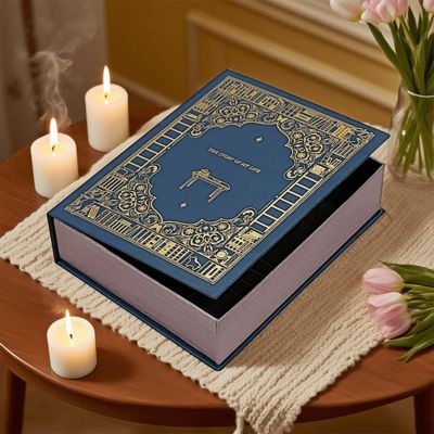 บรรจุภัณฑ์กล่องของขวัญรูปทรงหนังสือพิมพ์ลายหรูหราสำหรับเทียนแบรนด์ โซลูชันของขวัญวันหยุดแต่งงานระดับพรีเมียม