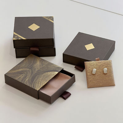 โลโก้ที่กําหนดเอง Eco Friendly Printed Hard Rigid Recycle Style กระดาษบรรจุกระดาษกระดาษกล่องกระเป๋า