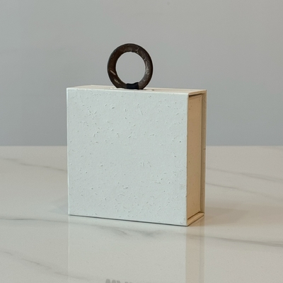 สร้อยคอเครื่องประดับสีขาว ออกแบบเฉพาะบุคคล กล่องนำเสนอแม่เหล็ก โลโก้ที่กำหนดเอง กล่องกระดาษบรรจุภัณฑ์ แหวน ต่างหู สร้อยคอ สร้อยข้อมือ