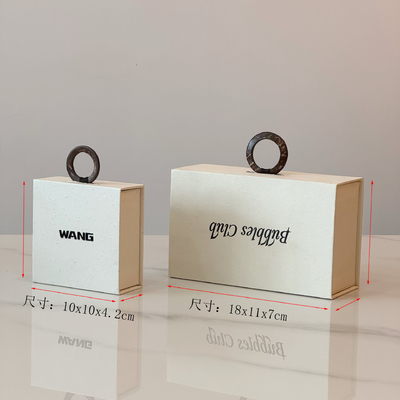 สร้อยคอเครื่องประดับสีขาว ออกแบบเฉพาะบุคคล กล่องนำเสนอแม่เหล็ก โลโก้ที่กำหนดเอง กล่องกระดาษบรรจุภัณฑ์ แหวน ต่างหู สร้อยคอ สร้อยข้อมือ