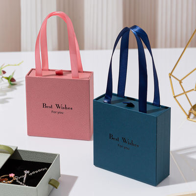 กล่องเครื่องประดับกระดาษคราฟท์พิมพ์ลายสั่งทำพิเศษสำหรับต่างหูและสร้อยคอ กล่องแหวนกระดาษรีไซเคิล บรรจุภัณฑ์ของขวัญเป็นมิตรกับสิ่งแวดล้อมสำหรับผู้หญิง