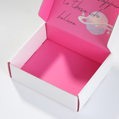 การผลิตกล่องเมลเลอร์กล่องเมลเลอร์สีที่กําหนดเองที่มีโลโก้ที่กําหนดเองพิมพ์กล่องบรรจุเสื้อผ้าที่ยั่งยืนสําหรับหมวก