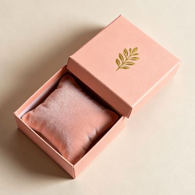 กล่องของขวัญหรู ที่ออกแบบตามสั่ง กล่องเครื่องประดับกระดาษแข็งสีเขียวที่มีลายกระดาษ