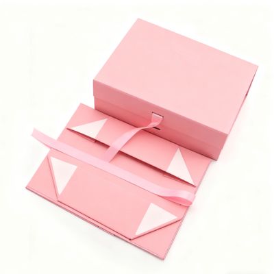 กล่องพับริบบิ้นคุณภาพโลโก้ที่กำหนดเอง สีชมพู ดำ ทรงสี่เหลี่ยมผืนผ้า แม่เหล็ก กระดาษอาร์ตสำหรับเคลือบด้าน นูน