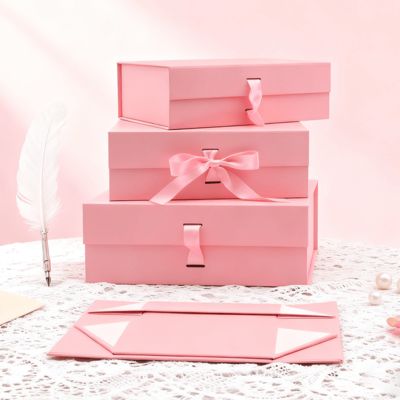 กล่องพับริบบิ้นคุณภาพโลโก้ที่กำหนดเอง สีชมพู ดำ ทรงสี่เหลี่ยมผืนผ้า แม่เหล็ก กระดาษอาร์ตสำหรับเคลือบด้าน นูน