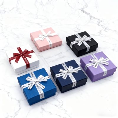 กล่องบรรจุภัณฑ์เครื่องประดับแบบกำหนดเอง โบว์ริบบิ้น อังกฤษ ทรงสี่เหลี่ยมแบบสวรรค์และโลก กล่องกระดาษแข็งหรูหรา สำหรับใส่ต่างหู แหวน